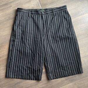 IZOD Men’s Black/White Stripe Golf Shorts Sz 33